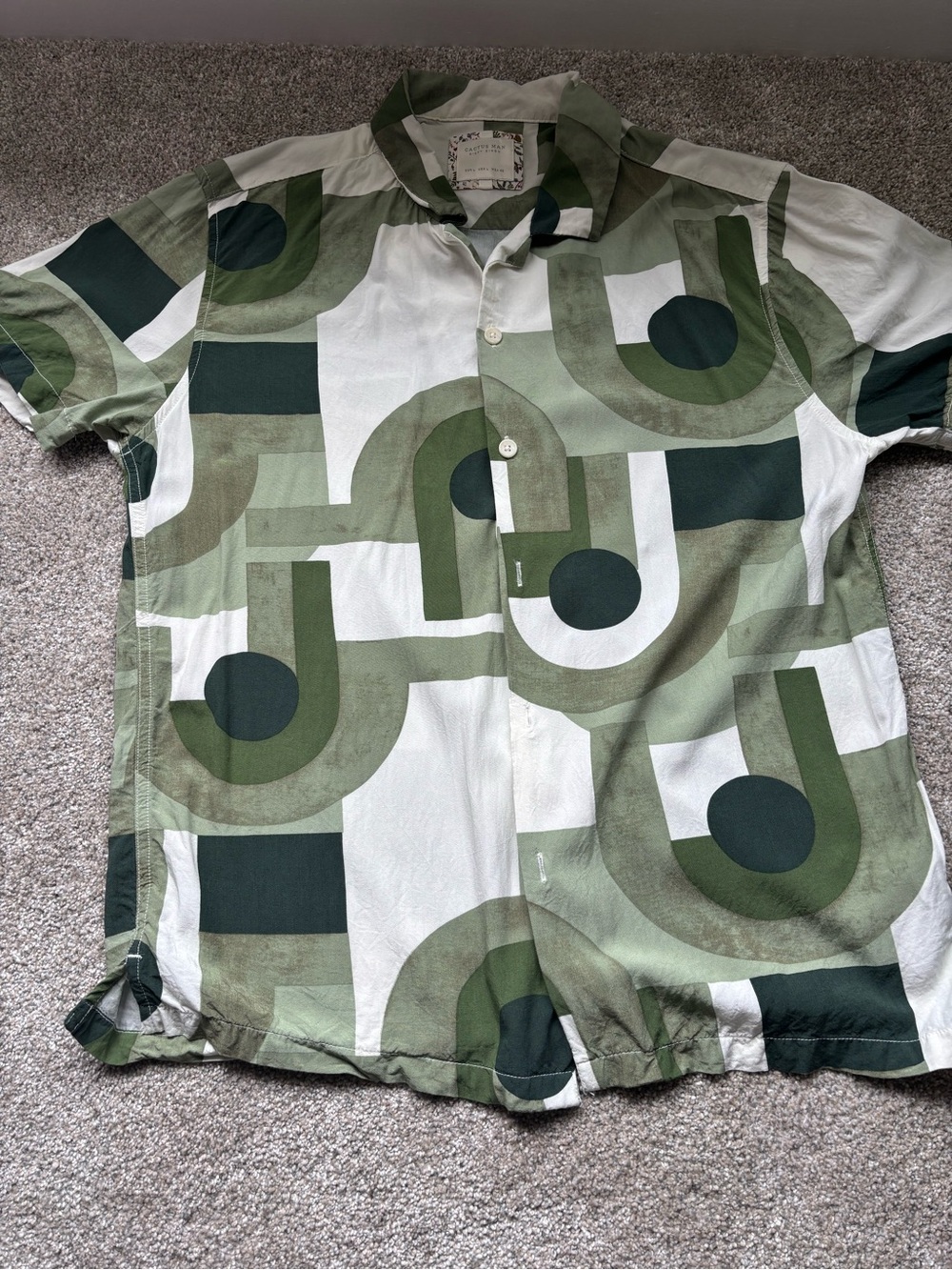Cactus Short Sleeve Geometric Button-Down Shirt - Green and White